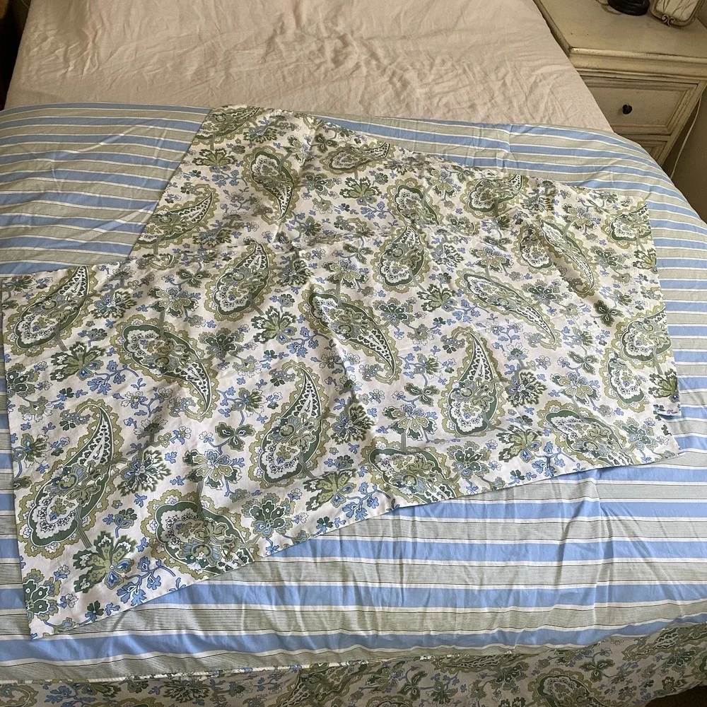 Ralph Lauren Paisley Striped Reversible King Size Comforter, 2 Shams & Bedskirt